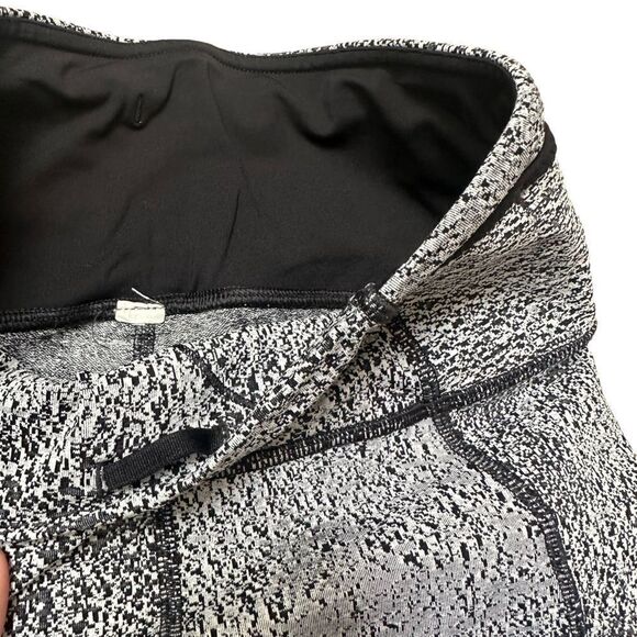 Lululemon high waisted reflective Crop pocket Leggings Splatter Black white 4 - Picture 7 of 10